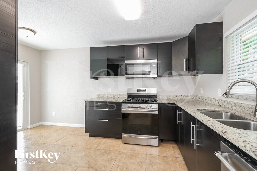 Building Photo - 2484 Albaca Dr