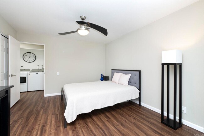 Building Photo - Turn-key 2 Bed 2 Bath retreat in Oceana 55...