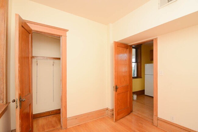 Building Photo - 2225 W Walton St