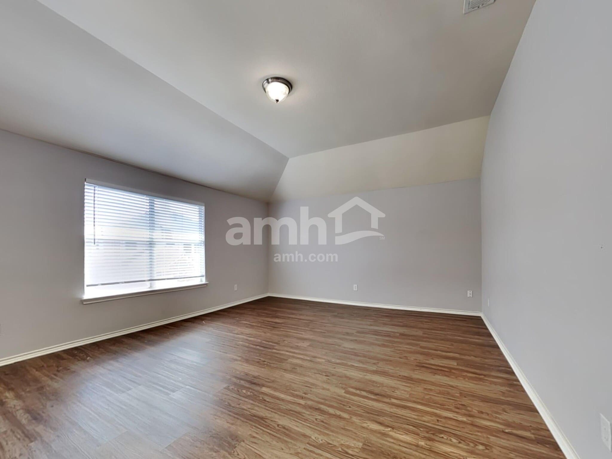 Building Photo - 2319 Merlin Dr