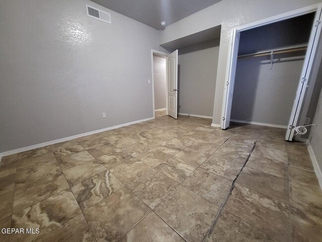 Building Photo - 2862 Grant Ave