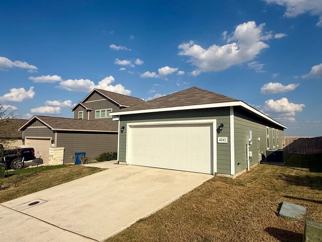 Building Photo - Lovely 1-story 4 bedroom/2 bath home is an...