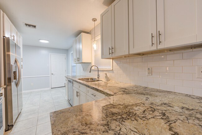 Building Photo - 7130 Carvel Ln