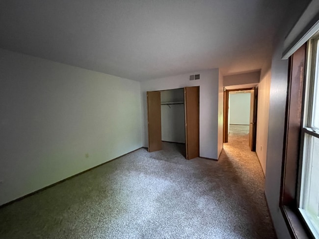 Building Photo - 5727 W Ridgecrest Dr