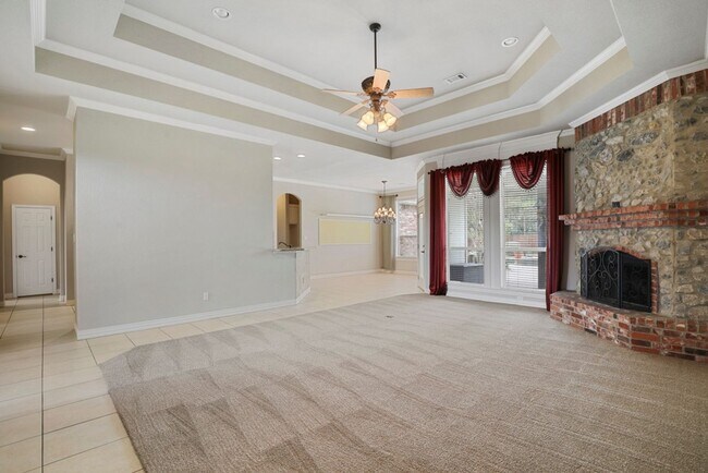 Building Photo - Custom Built Home with POOL