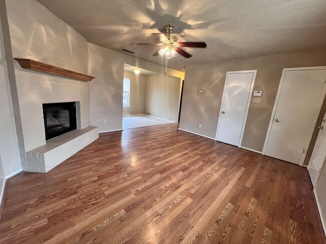 Building Photo - Great 3 bedroom in Killeen with washer and dryer connections and brand new carpet.