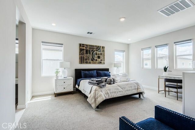 Building Photo - 260 Holliston