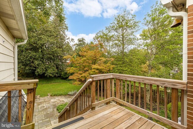 Building Photo - 11000 Rosemont Dr