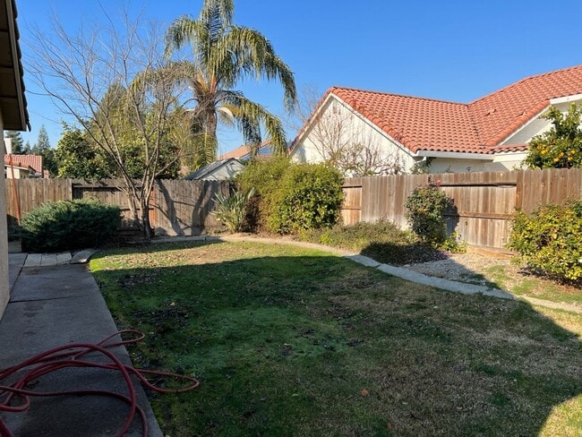 Building Photo - 3-bedroom single story in Merced!