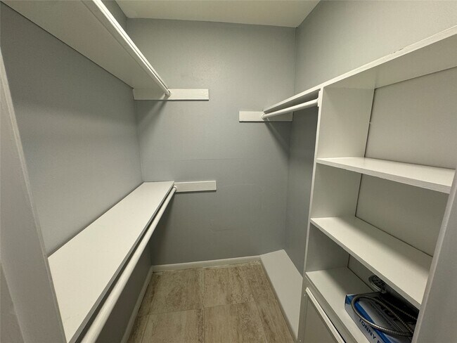 Building Photo - 7910 Sands Point Dr