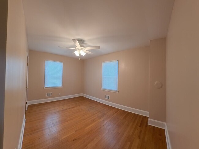 Building Photo - Home on three acre lot with garage