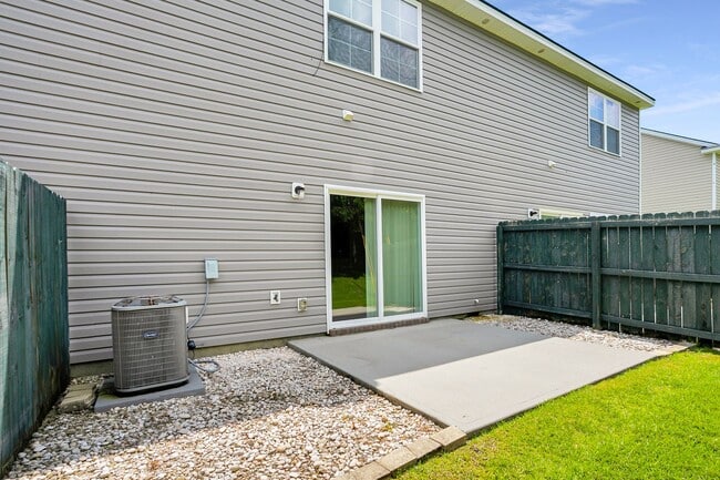 Building Photo - 3 Bedroom 2.5 Bathroom Townhome in Richmon...