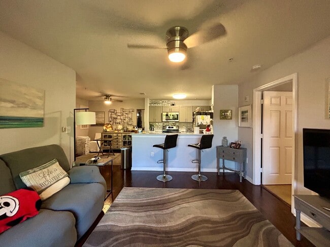 Building Photo - 5483 Vineland Rd