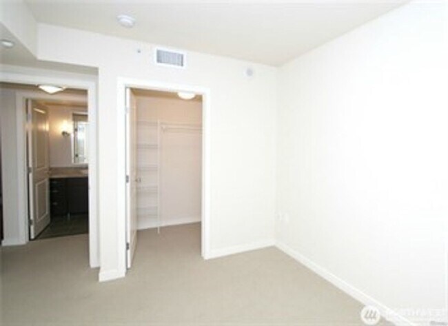 Building Photo - 1bd/1ba Seattle Condo