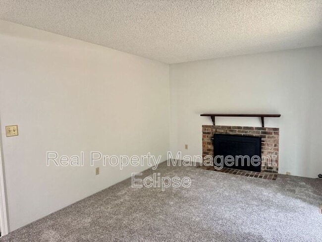 Building Photo - 13617 SE Fairwood Blvd