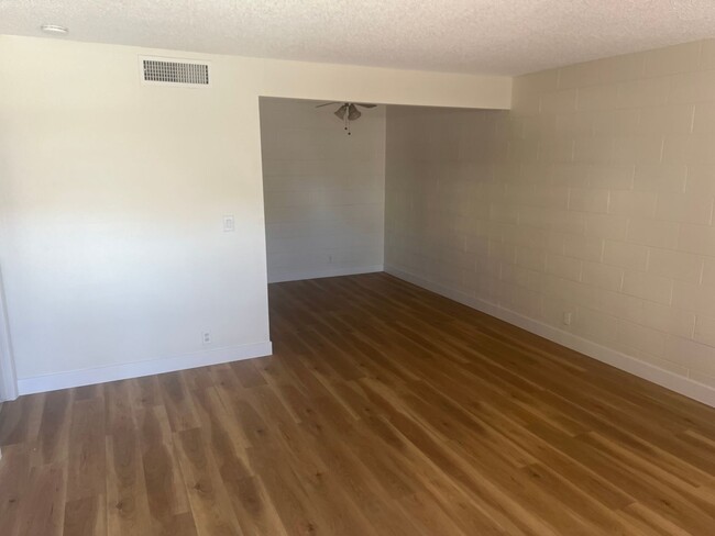 Building Photo - 1 Bedroom 1 Bath In Central Las Vegas