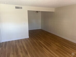 Building Photo - 1 Bedroom 1 Bath In Central Las Vegas