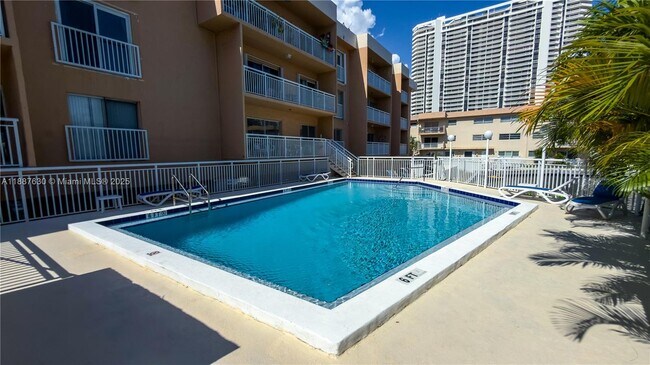 Building Photo - 17051 NE 35th Ave