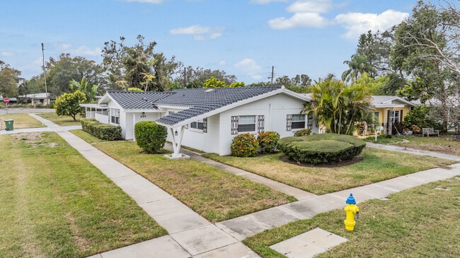 Building Photo - 524 Columbia Dr
