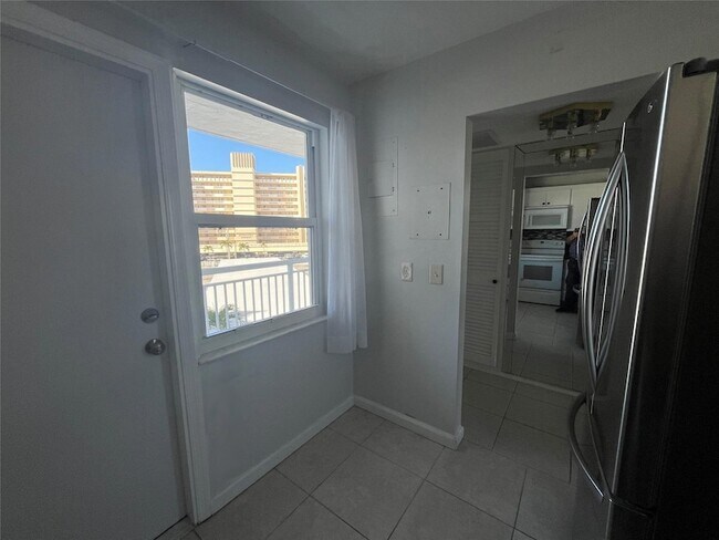 Building Photo - 301 N Ocean Blvd