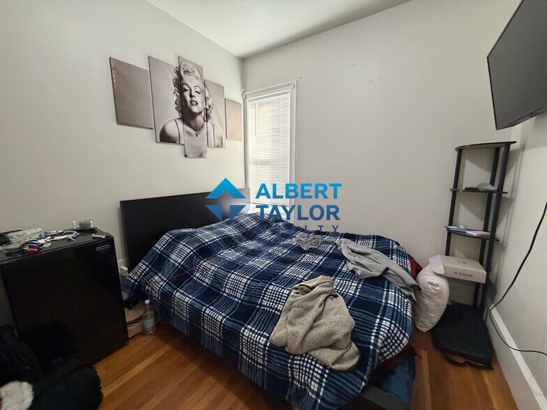 Building Photo - 226 Calumet St