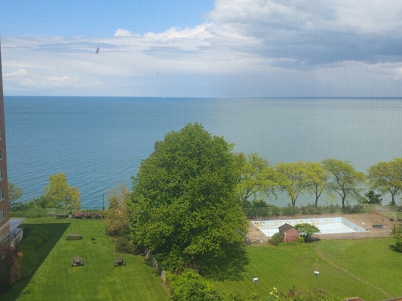 Building Photo - 11850 Edgewater Dr