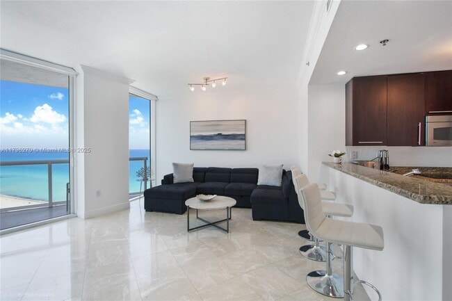 Building Photo - 6515 Collins Ave