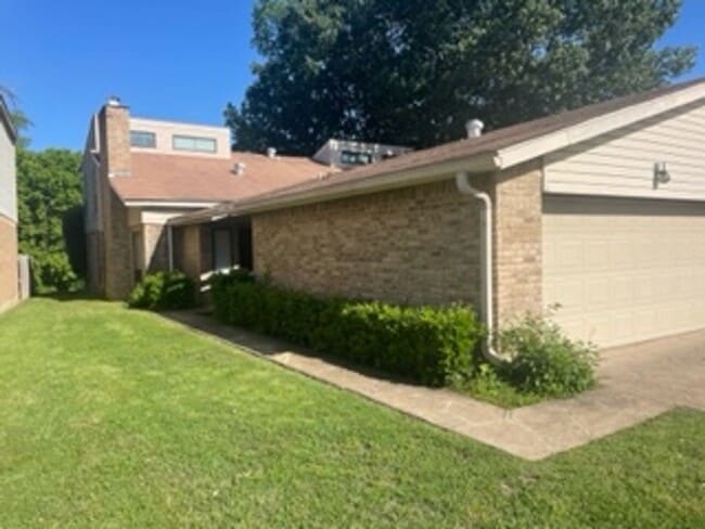 Building Photo - 621-621 Kings Mountain Dr