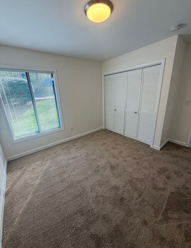 Building Photo - 1512 Benjamin Pkwy