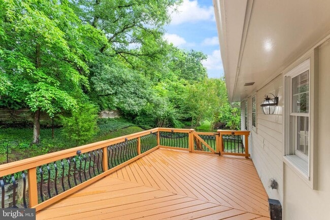 Building Photo - 2660 Oakton Glen Dr