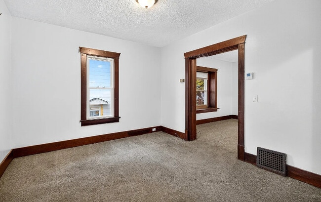 Building Photo - 2128 6th St SW