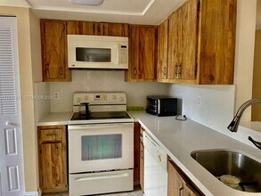 Building Photo - 1040 NW 80th Ave