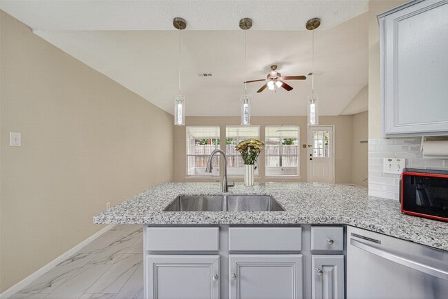 Building Photo - 16514 Camino Del Sol Dr