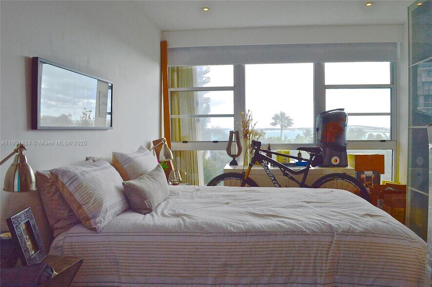 Building Photo - 2451 Brickell Ave