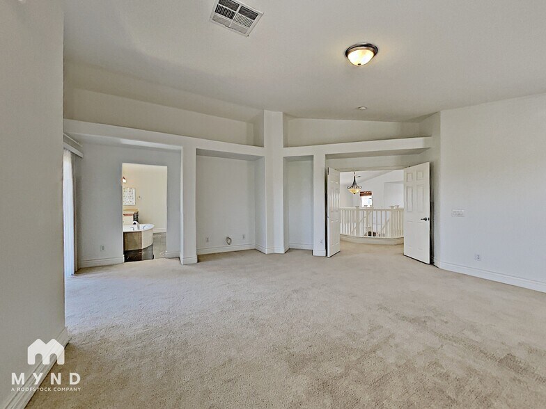 Building Photo - 105 Tall Ruff Dr