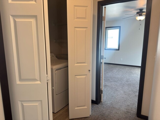 Building Photo - 4 Bed 3 Bath Single Family Home