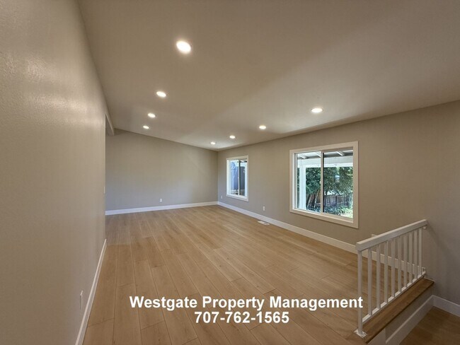 Building Photo - 678 Holly Ave