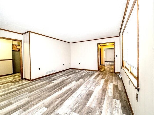 Building Photo - 641 Browns Ferry Rd