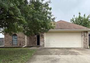 Building Photo - 203 Bowie St