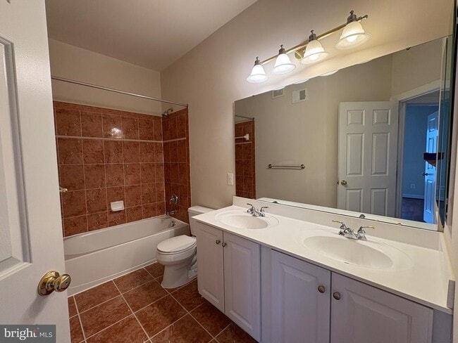 Building Photo - 635 Whetstone Glen St