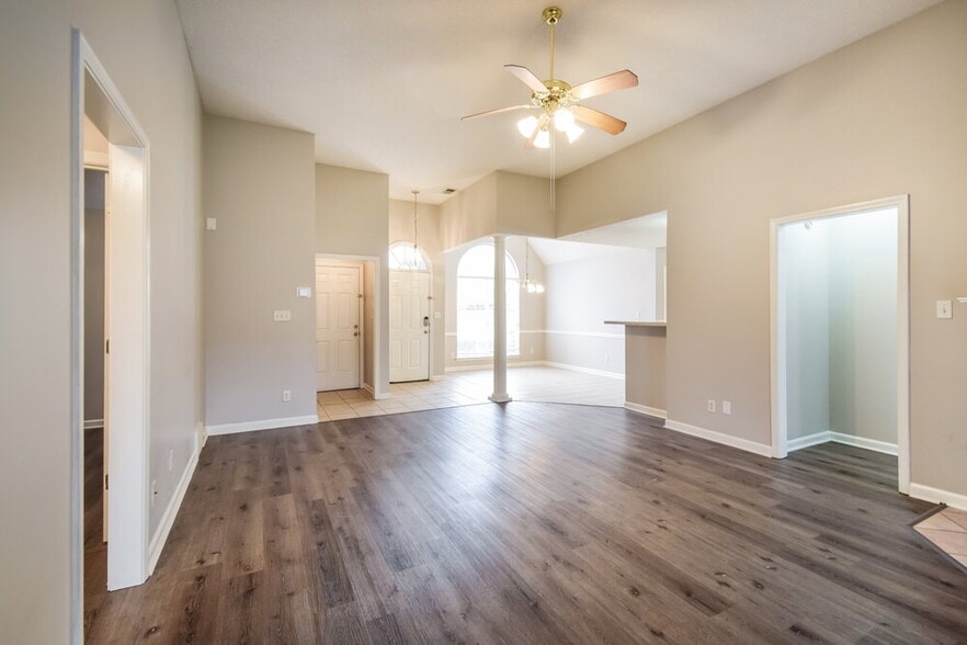 Building Photo - 7248 Bridgefield Dr