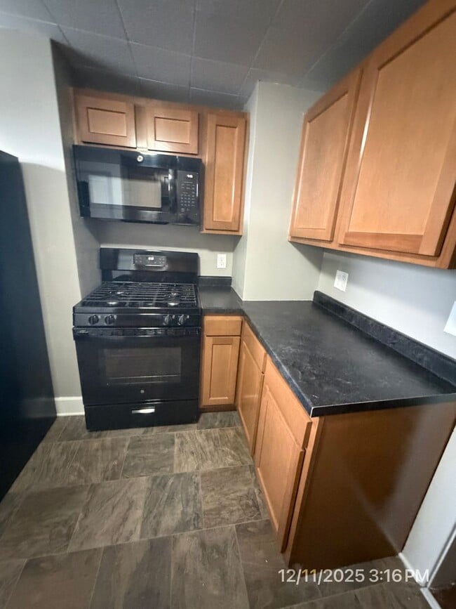 Building Photo - 2311 California Ave