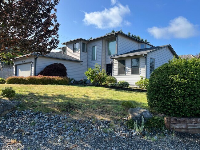 Building Photo - Stunning 4 Bedroom 2.5 Bath with Peek-a-Boo View of Puget Sound