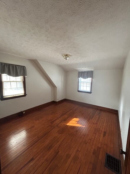 Building Photo - 304 Reber Ave