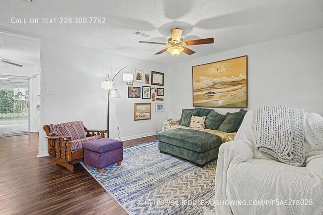 Building Photo - 883 Rustwood Dr