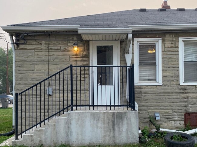 Building Photo - 3785 Caroline Ave