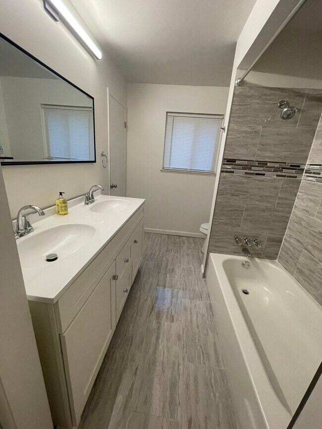 Main Bath - 8120 Appoline St