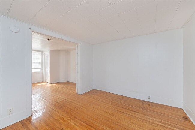 Building Photo - 54 Sanford St