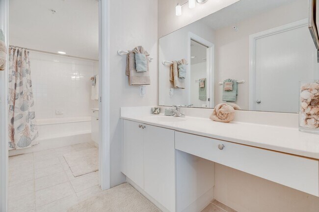 Building Photo - Direct Oceanfront Furnished Condo with Bre...