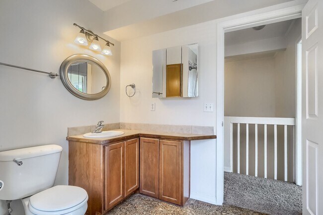 Building Photo - 3 Bed / 2 Bath Capitol Hill Condo | 2 Parking Spaces | Balcony | Walk Score 95